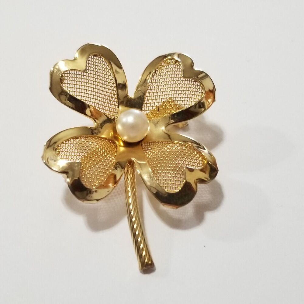 Vintage four leaf clover gold color with faux pearl one inch by one and a half
